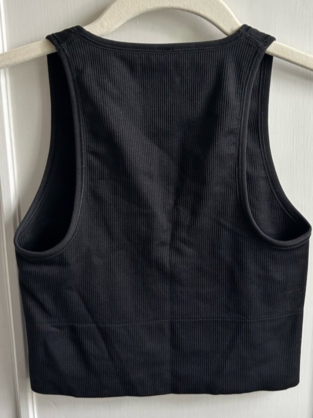 V Neck Crop Black - Picture 2 of 2